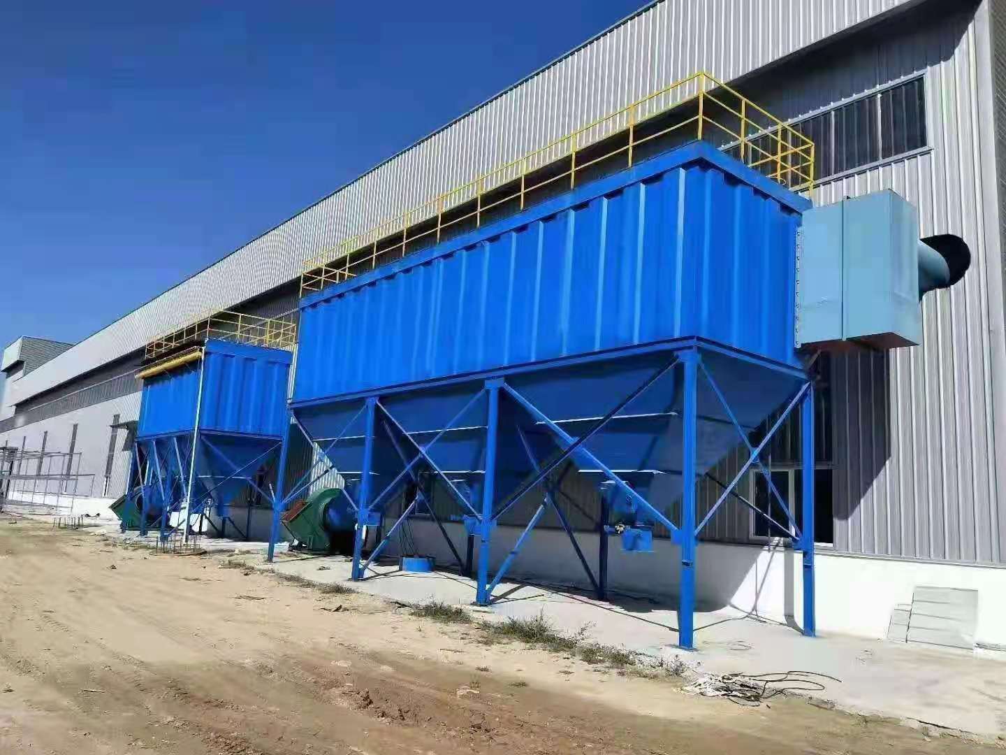 新型塑燒板除塵器在冶金制作中的應用(圖1) 塑燒板除塵器